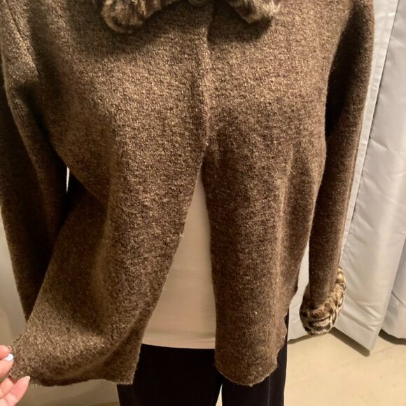 Alexandra Bartlett ~ Medium ~Wool Sweater Jacket, w/Leopard Print Collar + Cuffs - Picture 4 of 12